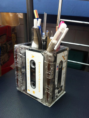 变废为宝手工作品之旧磁带制作个性创意笔筒