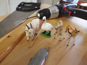 变废为宝手工制作之用玩具制作有趣的玄关挂钩