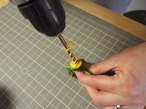 变废为宝手工制作之用玩具制作有趣的玄关挂钩