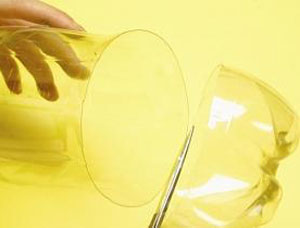 diy旧物改造塑料瓶 塑料瓶变身塑料茶杯