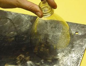 diy旧物改造塑料瓶 塑料瓶变身塑料茶杯