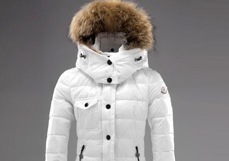 白色羽绒服怎么洗更白 白色羽绒服注意事项