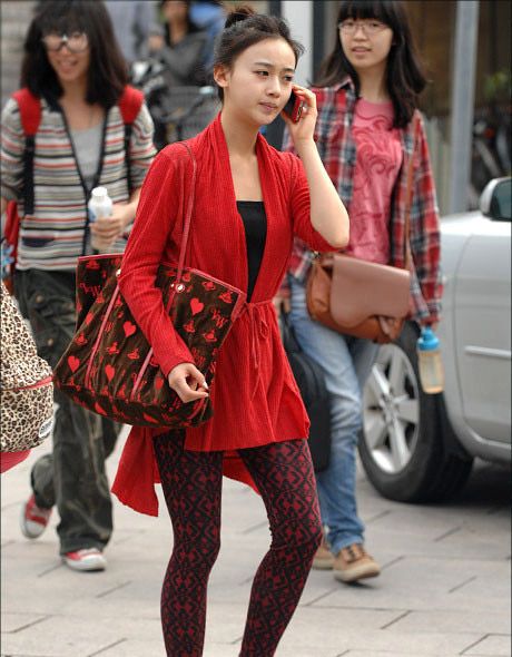 中国最真实养眼高校街拍 美女是这样穿的
