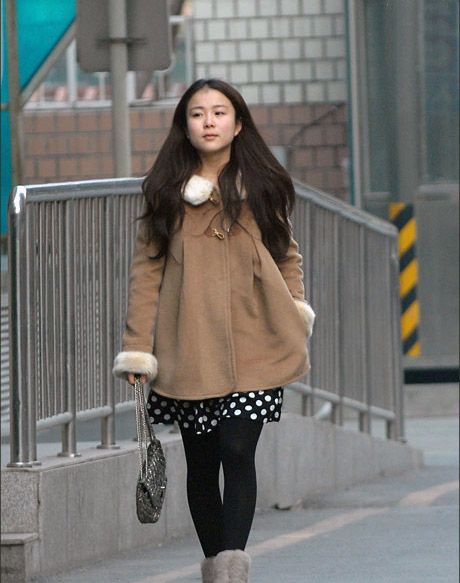 中国最真实养眼高校街拍 美女是这样穿的