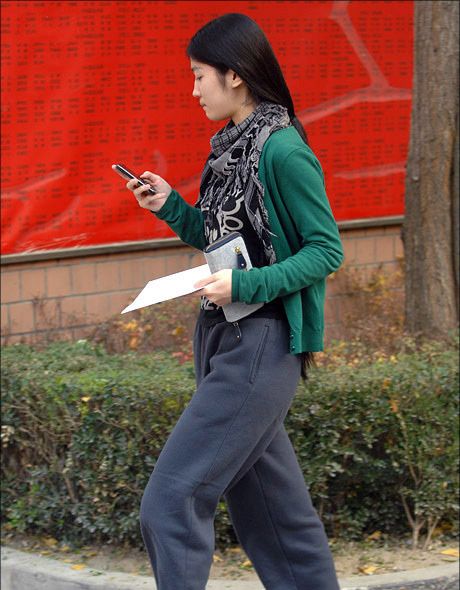 中国最真实养眼高校街拍 美女是这样穿的