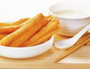 炸油条的做法 炸油条的做法有哪些