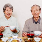 �����˳�ʲô��Ӫ�� �ʺ������˵�ʳ������Щ