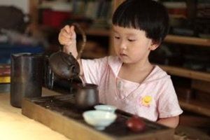 别给学龄前儿童喝太多的茶