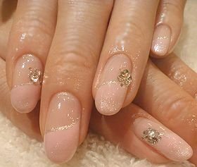 点击图片进入下一页 2015奢华名媛范儿时尚美甲 奢华名媛范儿美甲推荐