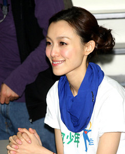 怎么挽发髻 女生怎么挽发髻