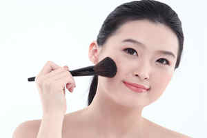 如何学习化妆技巧 卡粉脱妆不再有