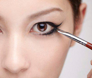 怎么画眼线好看 单眼皮怎么画眼线好看