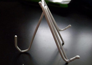 小学生简单手工制作之用窗帘的挂钩制作手机架