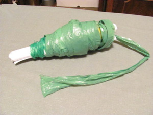 变废为宝手工之废塑料袋编织置物小篮子