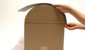 废物利用手工小制作之废纸箱手工制作玩具收纳箱