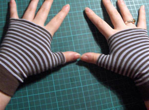 废物利用手工制作手套 旧袜子完美变身