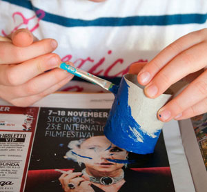 简单的旧物改造创意小笔筒教程