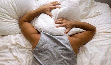 ����˯�߲�����ô�� ����˯����������ô��