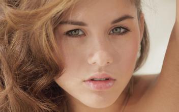 嘴角长痘痘是什么原因 嘴角为什么长痘痘