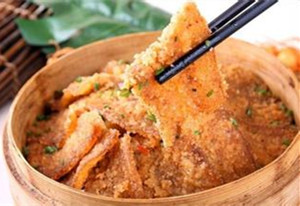 张家界小吃推荐之苗家粉蒸肉的做法
