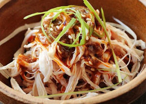 四川特色美食之棒棒鸡的做法