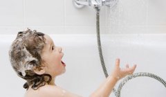 生活中错误的洗头方式 或会洗出伤害