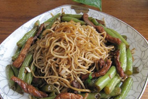 豆角肉丝焖面的做法