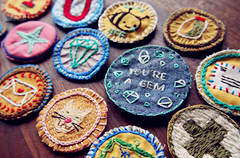 手工制作个性布艺小胸章