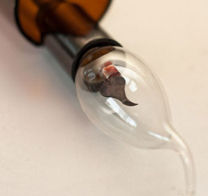 变废为宝手工小制作 啤酒瓶改造特色灯罩做法