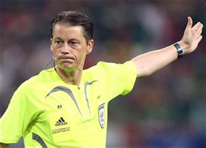 足球裁判员手势的意思 如何理解裁判手势