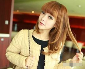 齐刘海中长发烫发好看吗 齐刘海中烫发图