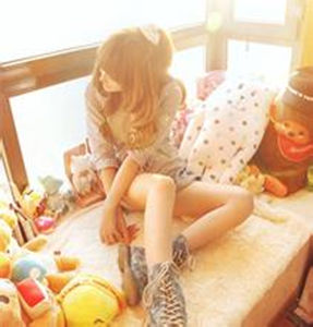 齐刘海中长发烫发好看吗 齐刘海中烫发图