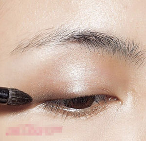 大地色复古眼妆怎么画 大地色复古眼妆画法