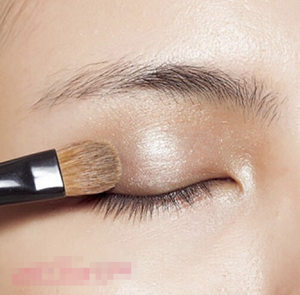 大地色复古眼妆怎么画 大地色复古眼妆画法