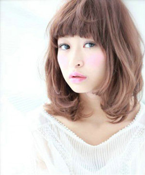 方脸适合什么发型 适合方脸的发型推荐