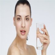 ����˯��ǰ�����ܲ��ܺ�ˮ ʲôʱ���ˮ���