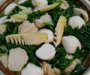 鱼丸笋尖豆苗汤
