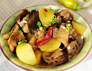 土豆花菇炖鸡块的做法
