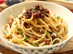 豆酱蒜香牛肉拌面的做法