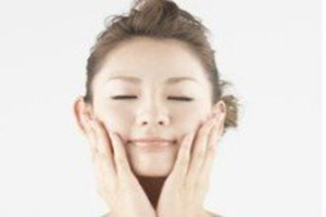 �������٤