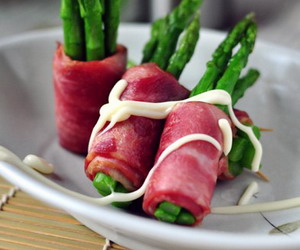 ���«���