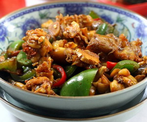 ţཷ