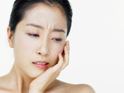 口腔溃疡反反复复咋回事 加班熬夜要当心