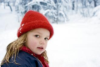 冬季宝宝红脸蛋该怎么办 季节性现象