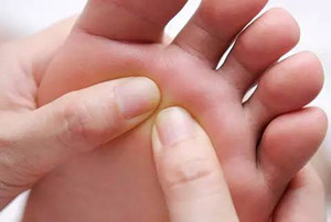 手心脚心发热怎么办 疳积脾虚和血虚阴亏