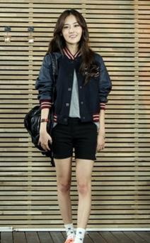 ����Ů�������������з�װ��������