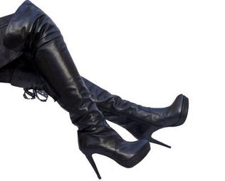 高筒靴的搭配 拉长腿部曲线尽显甜美风