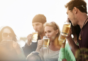 喝酒脸变什么颜色的人易得癌症 喝酒注意事项