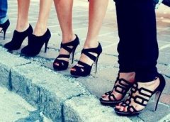 ���߸�Ь��·�ļ��� �����ִ�ʱ��Ů��