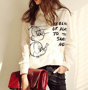 字母logo白衬衫搭配推荐